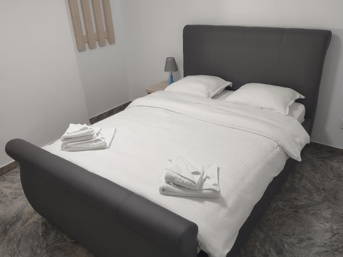 Others 3, Hotel Ema, Municipiul Bucuresti