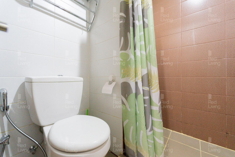 Bathroom 5, RedLiving Apartemen Puri Orchard - Tower Magnolia, Jakarta Barat