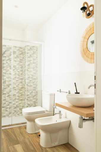 Bathroom 2, La Maison de Gio, Syracuse
