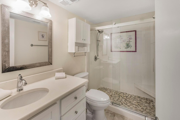 Bathroom 3, Edgewater West 65, Baldwin