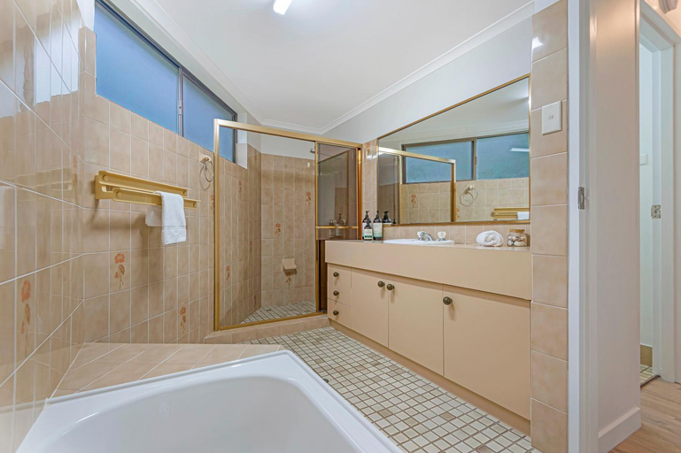 Bedroom 3, Ocean Waves, Ballina