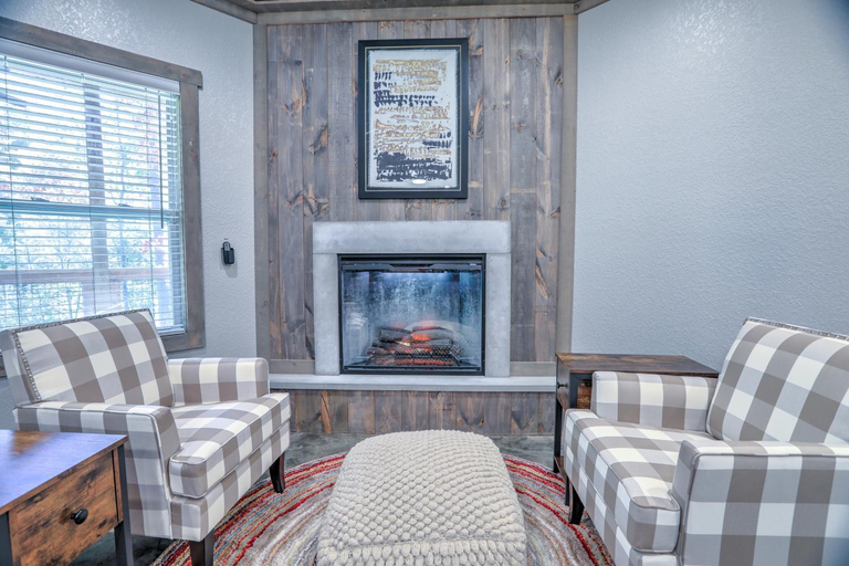 3, Napa Blue Ridge Cabin, Fannin