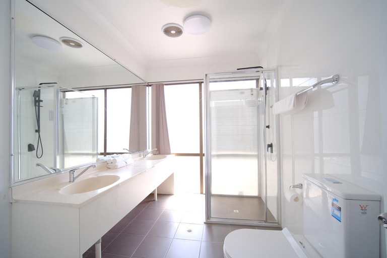 Bathroom 15