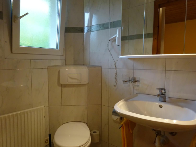 Bedroom 3, Motel City, Baden