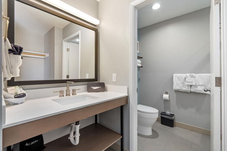 Bathroom 3, Shoreline Inn...on the beach, San Luis Obispo