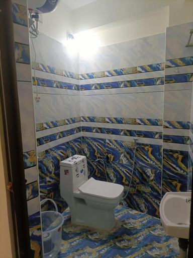Bathroom 3, Hotel Krishna, Thanjavur