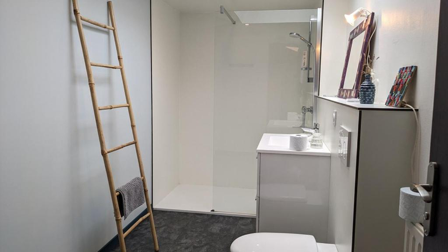 Bathroom 2, chambre d'hote la Sourdrie, Maine-et-Loire