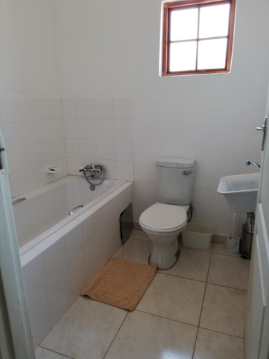 Bathroom 3, Mashusha Guest House, Mahalapye