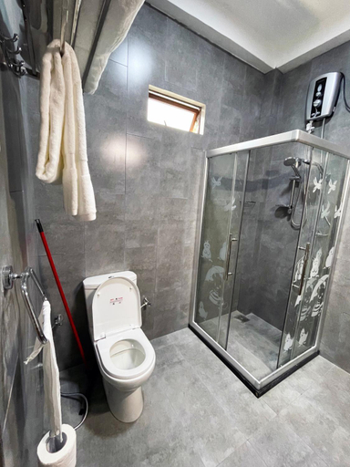 Others 4, Welaratne Apartment, Sri Jayawardanapura Kotte