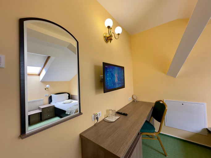 Others 3, Pension Hotel Fast, Radauti