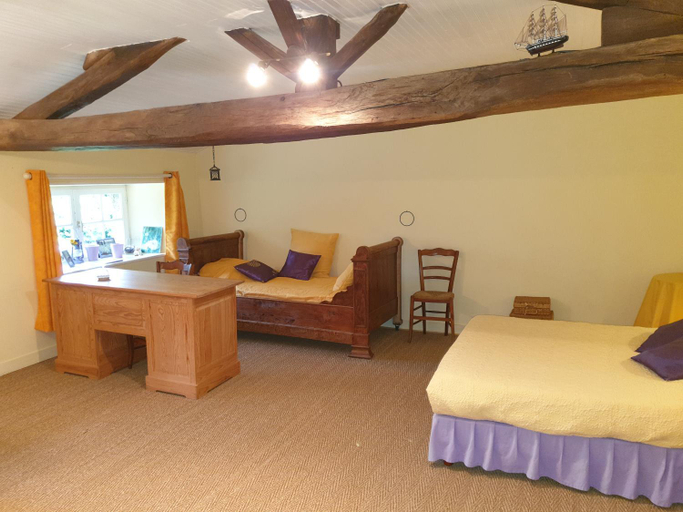 Others 4, La Maison pres du ruisseau Chambre jaune, Deux-Sèvres