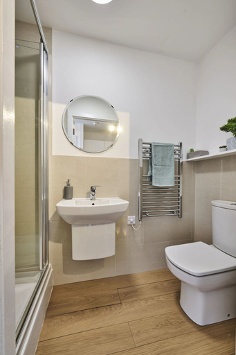 Bathroom 3, Upperton Road Studios in Leicester, Leicester