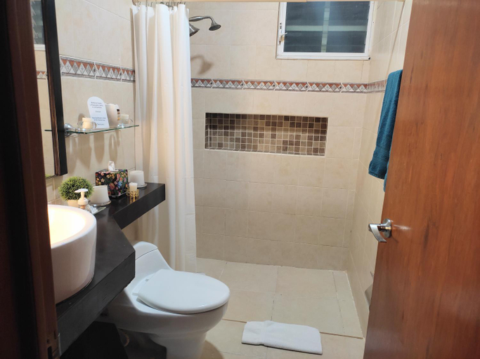 Bathroom 2, Casa Cristal, Benito Juárez