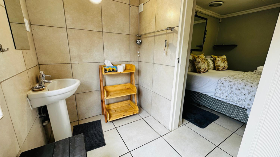 Others 2, Aspen Guest House NO LOADSHEDDING, City of Tshwane