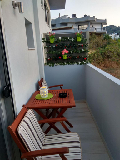 Others 4, Malamatenia 's Maisonette, Crete