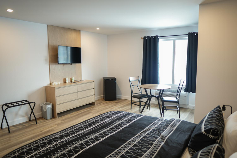 Others 5, Hôtel St-Alexis, Portneuf