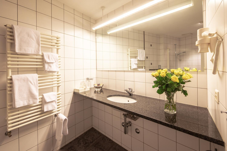 Bathroom 10