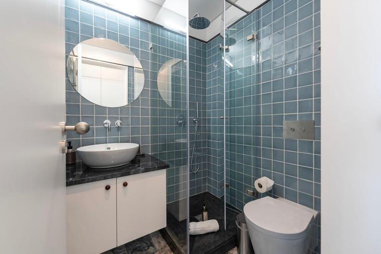 Bathroom 3, Ceuta 70 by LovelyStay, Porto