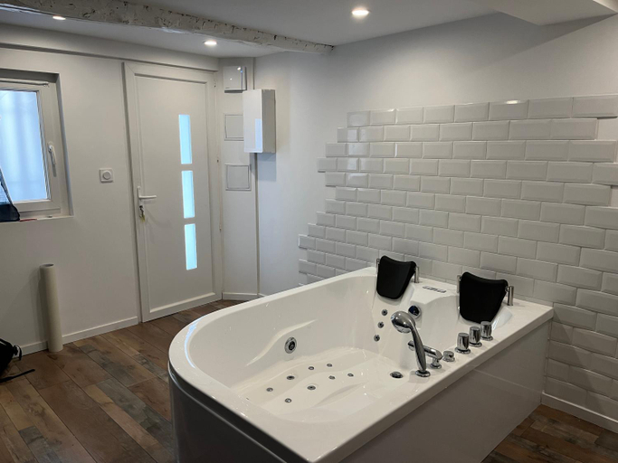 Bathroom 2, Suite romantique Love Nid 83, Var