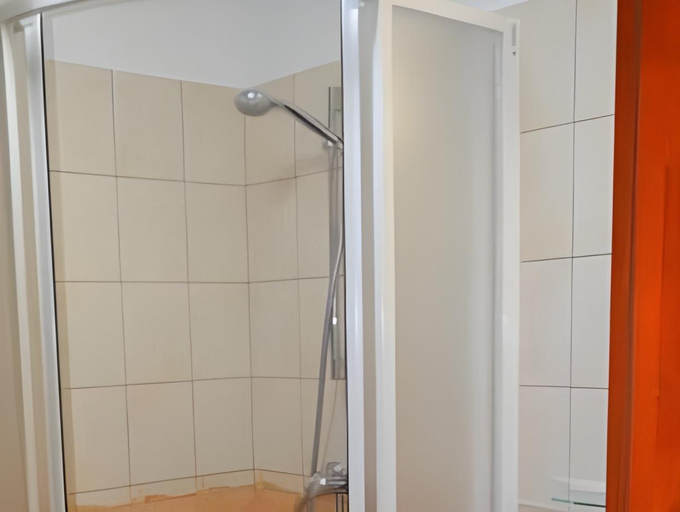 Bathroom 2, Althann Vendeghaz es Konferencia Kozpont, Szentendre