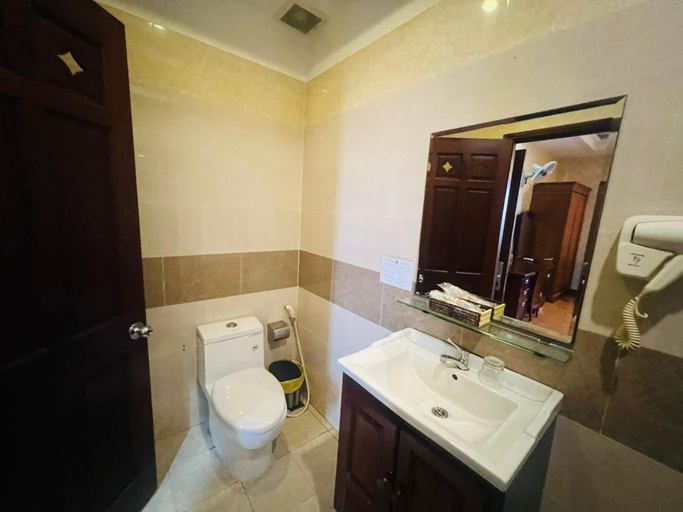Bathroom 4, Hoang Anh Anh Hotel, Tân Bình