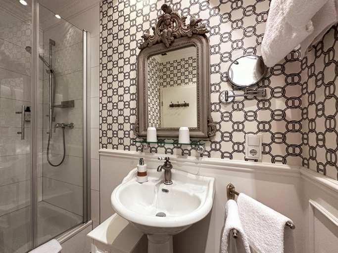 Bathroom 5, Boutique-Hotel Stadtvilla Hodes, Fulda