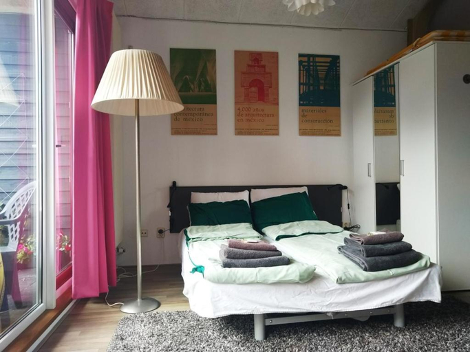 Others 4, B&B 16C Maassluis NL, Maassluis