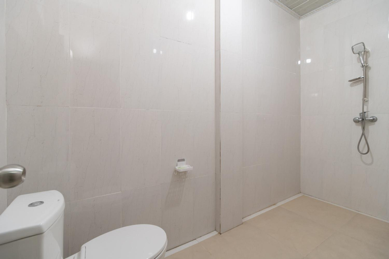 Bathroom 9