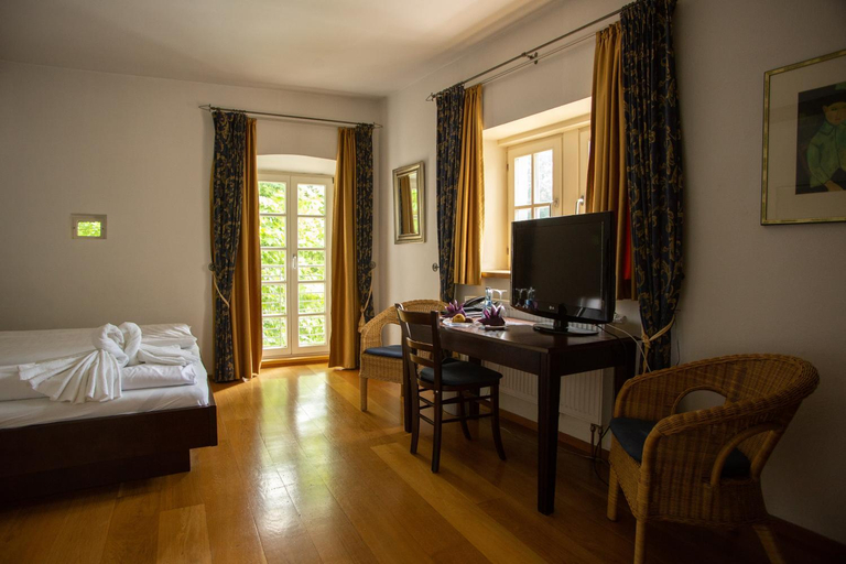 Bedroom 2, Hotel Burg Kerpen, Neunkirchen