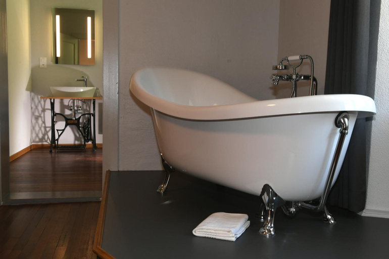 Bathroom 4