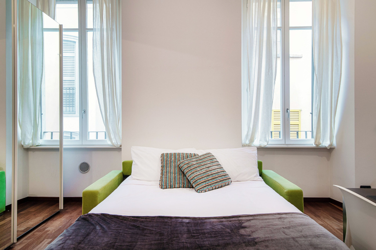 Bedroom 5, All in One, Como