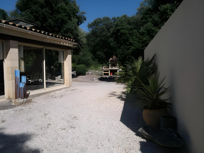 Others 5, A l'Est d'Uzes, Gard