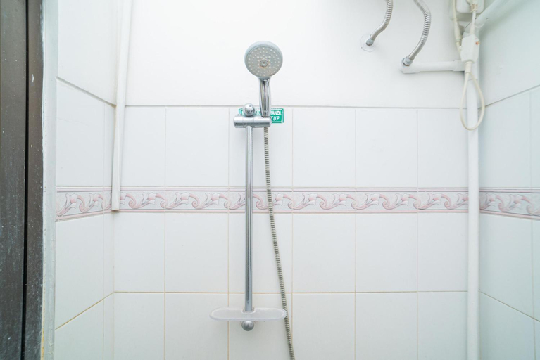 Bathroom 7