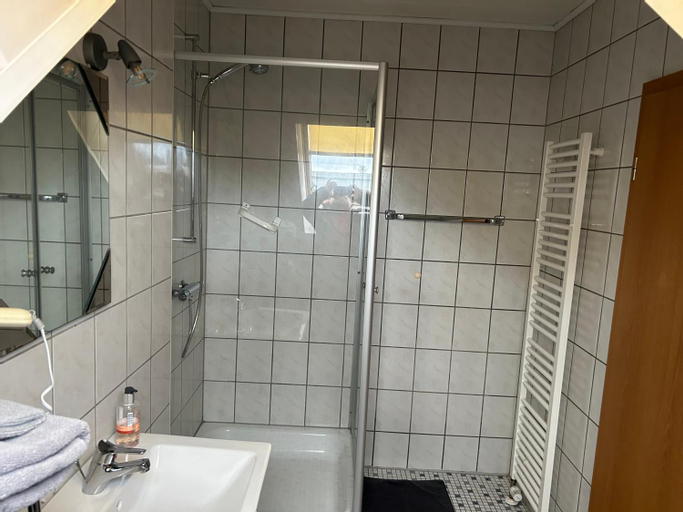 Bathroom 13
