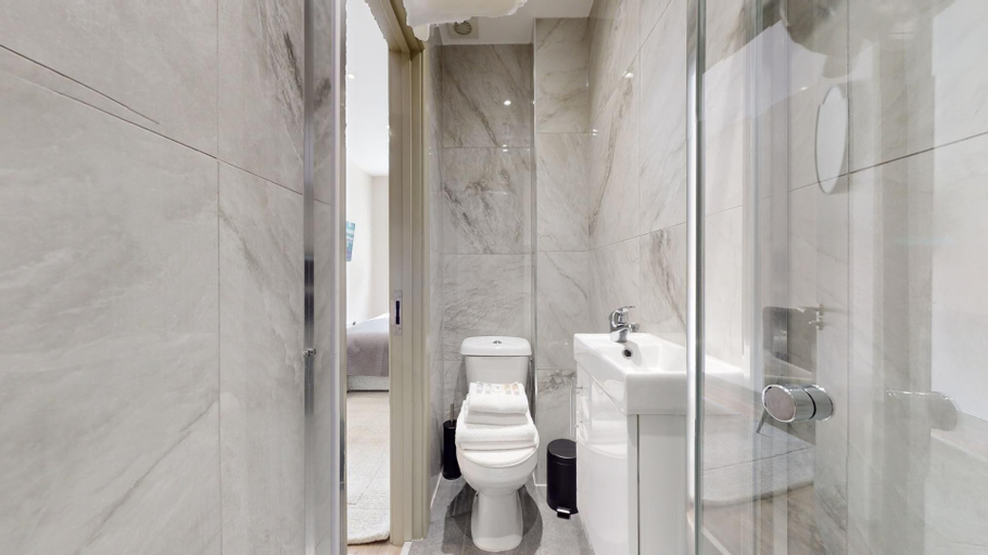 Bathroom 4, Battersea Serviced Studio Apartments, London