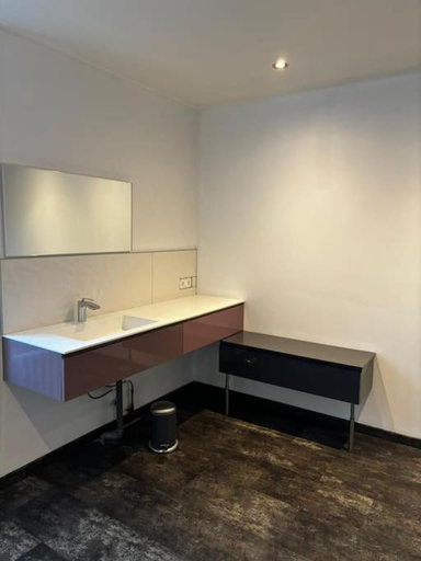 Bathroom 3, Les Lunetiers, Jura