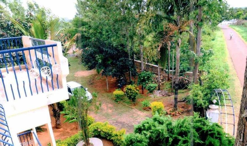 Woodside Resort and Cafe, Vellore