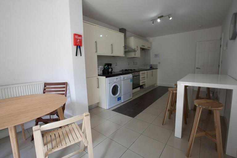 Others 4, Tooting Rooms & Studio by PrimeCityHosts, London