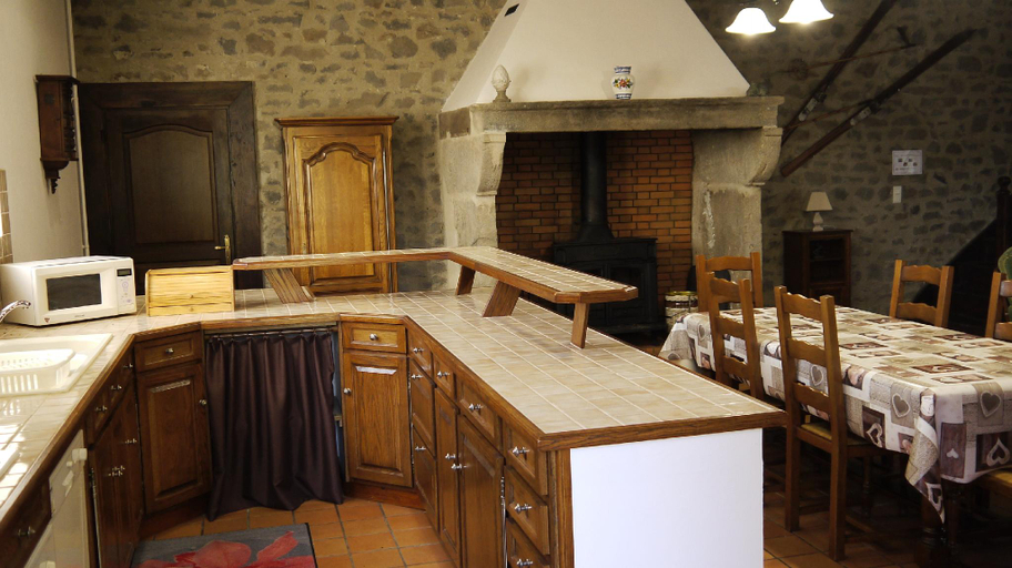 Others 1, Gîtes au Château de Vernières, Cantal