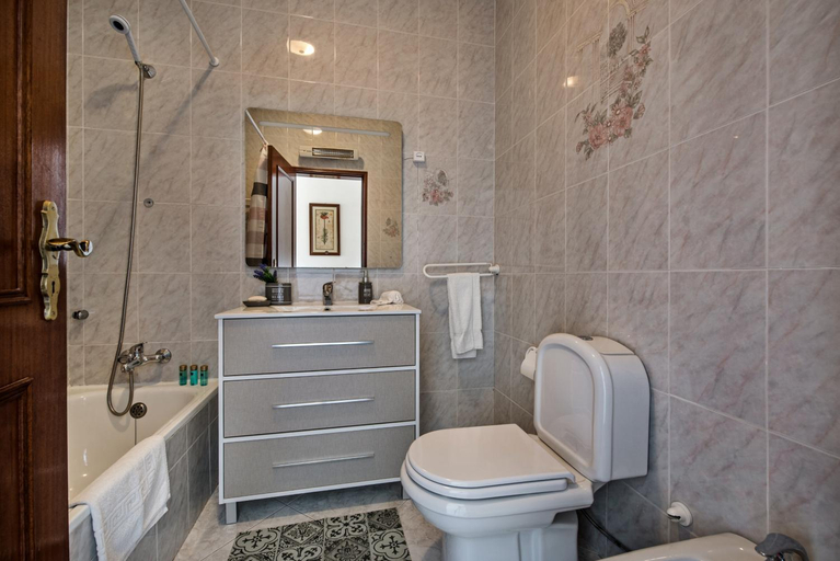 Bathroom 4, Villa V5 with Private pool and games room with snooker, Silves