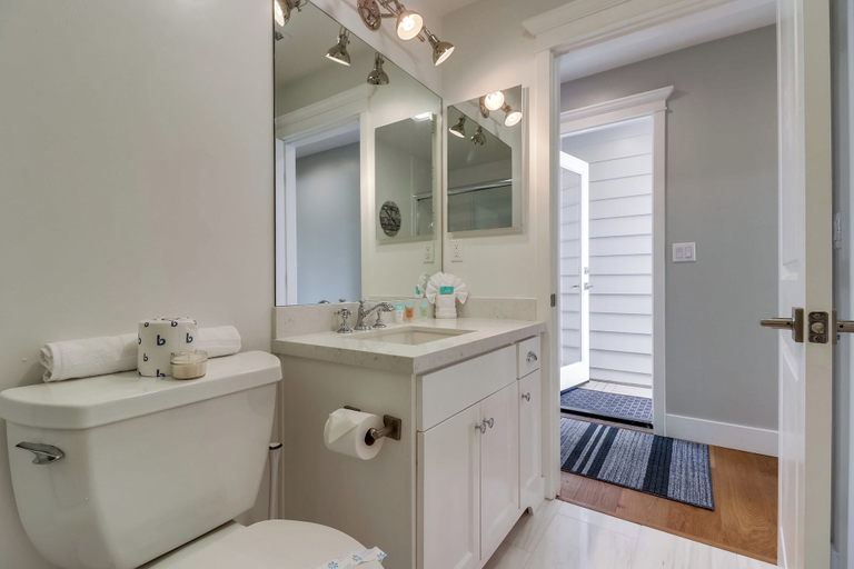 Bathroom 4, Seaglass Shores, San Diego