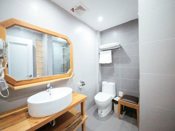 Bathroom 3, Lao men dong International Youth Hostel , Nanjing