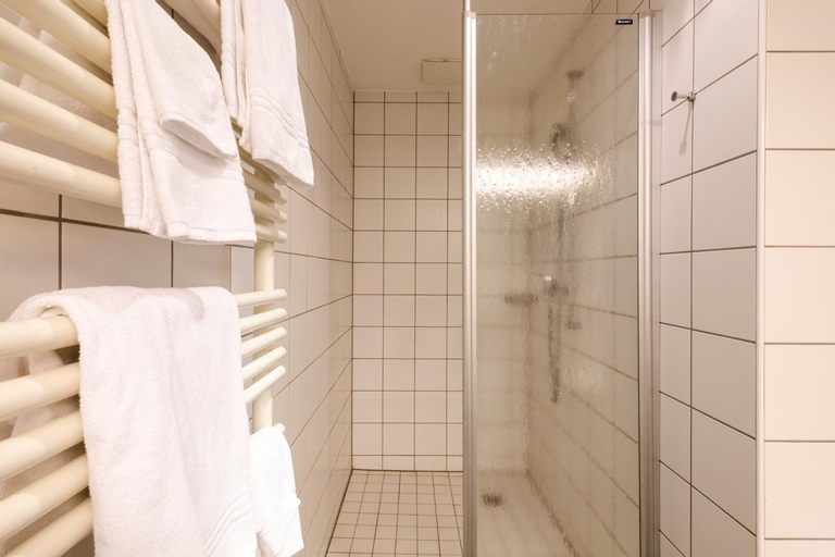 Bathroom 4
