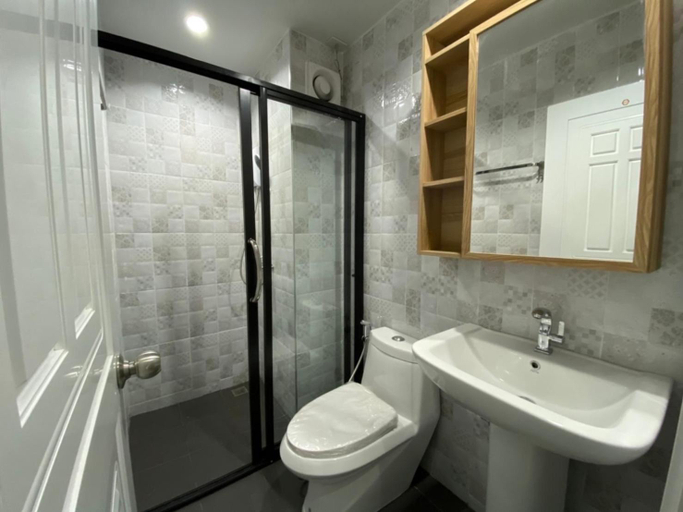 Bathroom 10