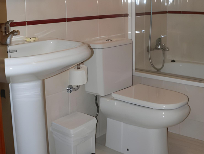 Bathroom 2, Hostal A Camelia, Pontevedra