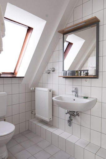 Bathroom 5, Hotel Dortmunder Hof, Würzburg