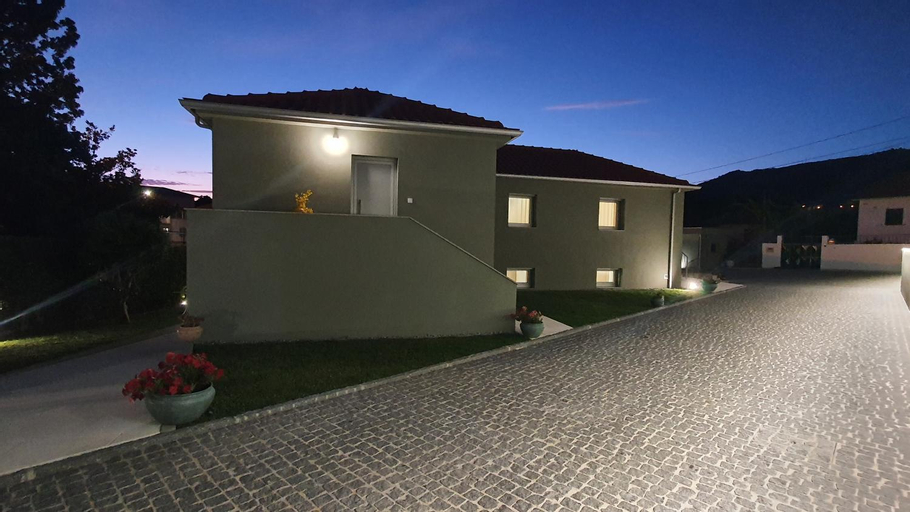 Barrio Apartments, Amares
