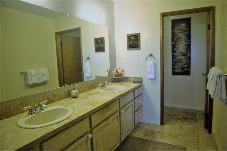 Bathroom, The Inn at Kulaniapia Falls, Hawaii