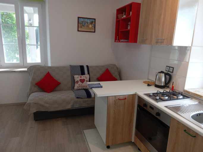 Others 3, Kastelanic apartman, Sali