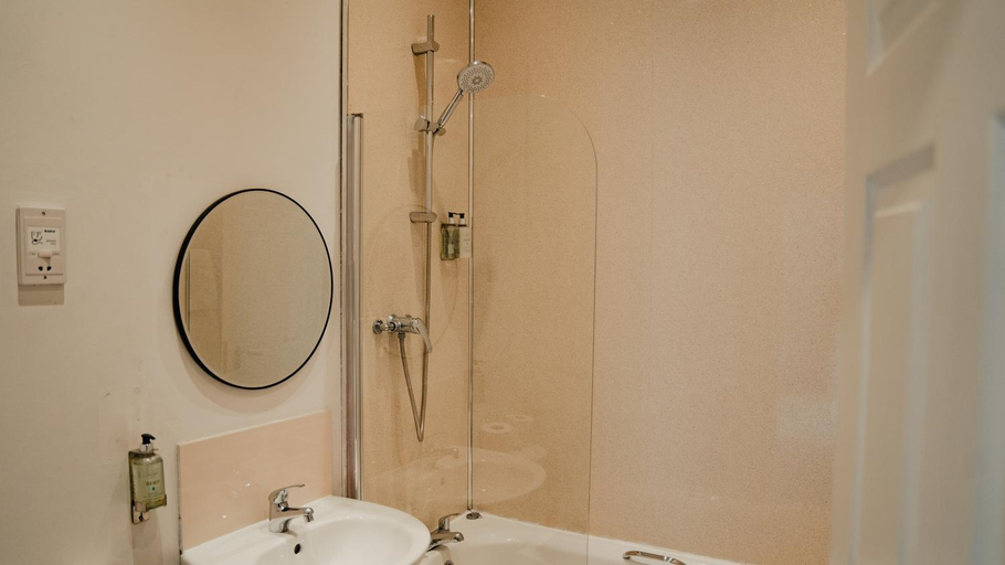 Bathroom 3, Royal Chambers, Glasgow